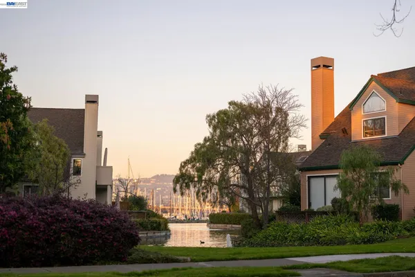 $385,000 | 955 Shorepoint Court, Unit 310, Alameda, CA 94501