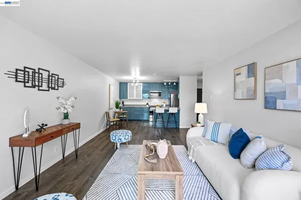 $385,000 | 955 Shorepoint Court, Unit 310, Alameda, CA 94501