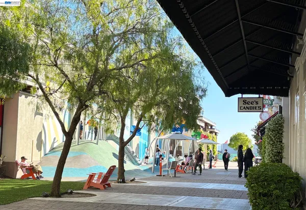 $385,000 | 955 Shorepoint Court, Unit 310, Alameda, CA 94501