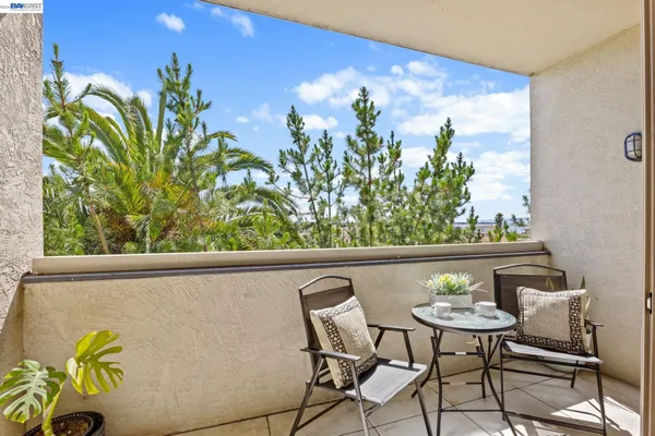 $385,000 | 955 Shorepoint Court, Unit 310, Alameda, CA 94501