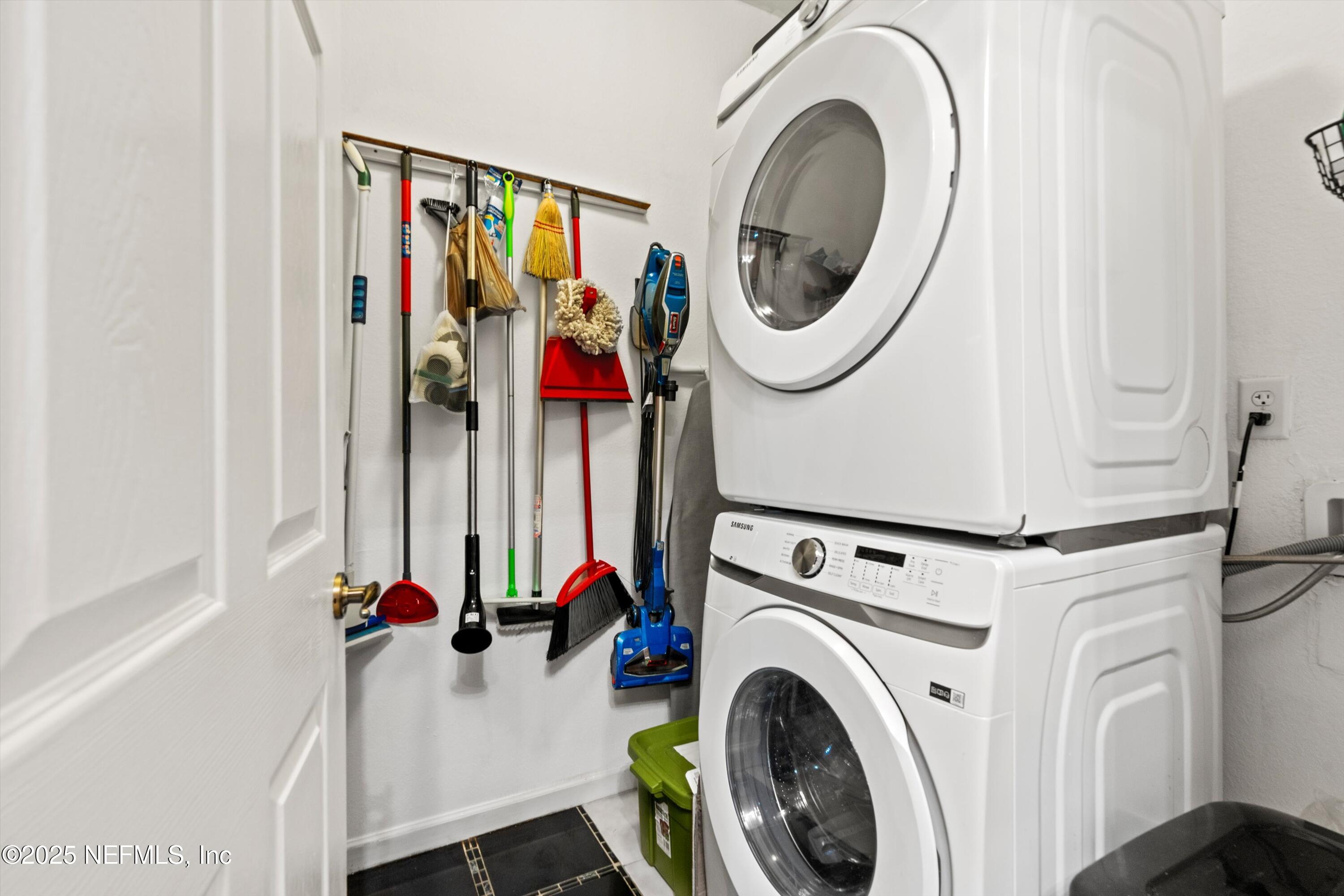 1823 Vista Cove Road St. Augustine, FL 32084 - Photo 22 of 42 07-Laundry