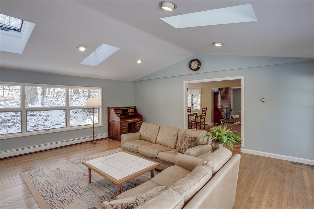 34 Dunelm Road Bedford, MA 01730 - Photo 11 of 30 Gallery Image 11