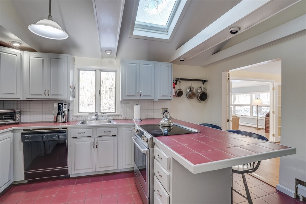 34 Dunelm Road Bedford, MA 01730 - Photo 13 of 30 Gallery Image 13