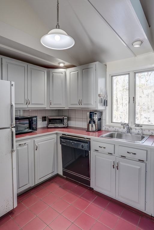 34 Dunelm Road Bedford, MA 01730 - Photo 15 of 30 Gallery Image 15