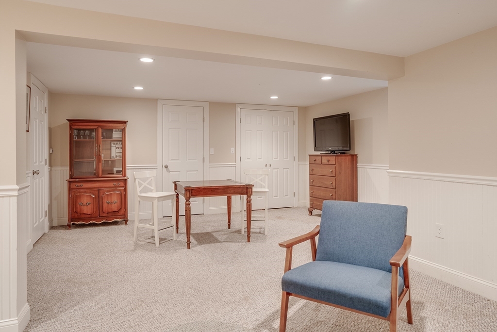 34 Dunelm Road Bedford, MA 01730 - Photo 24 of 30 Gallery Image 24