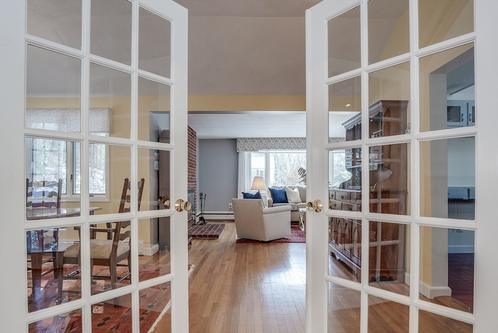 34 Dunelm Road Bedford, MA 01730 - Photo 8 of 30 Gallery Image 8