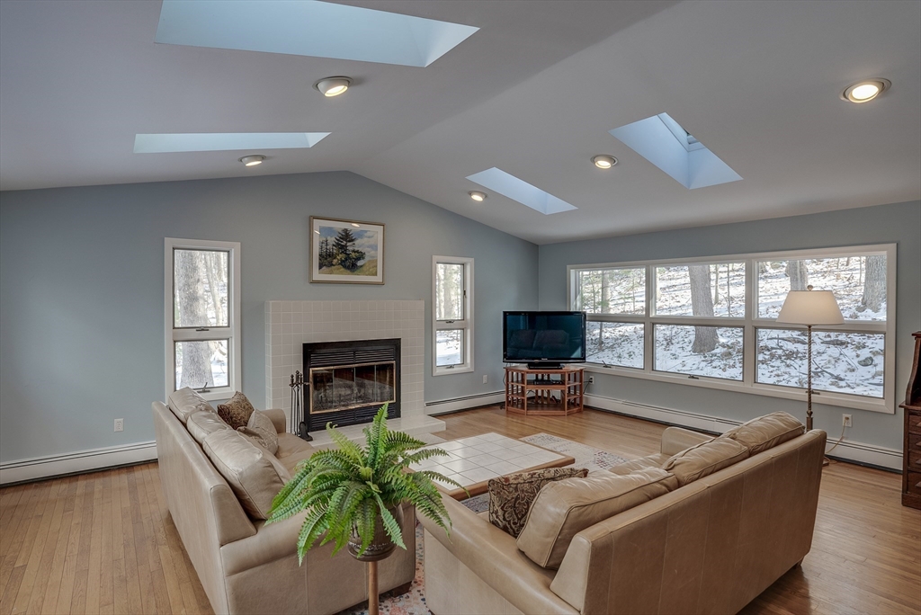 34 Dunelm Road Bedford, MA 01730 - Photo 9 of 30 Gallery Image 9