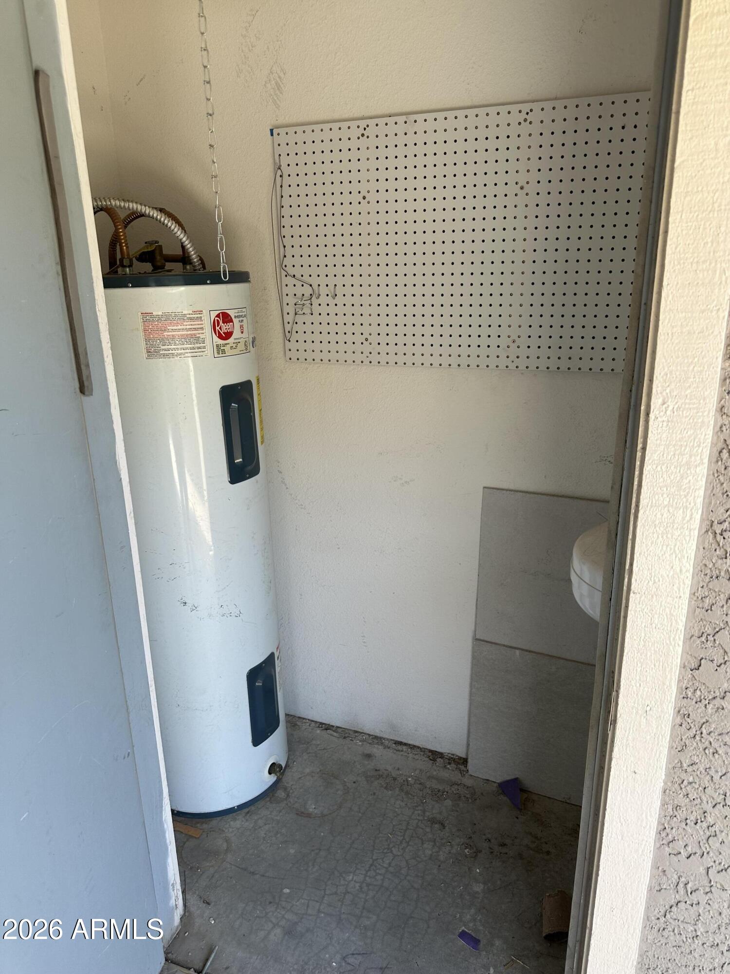 1720 East Thunderbird Road, Unit 1019 Phoenix, AZ 85022 - Photo 39 of 47 a utility room with dryer and washer