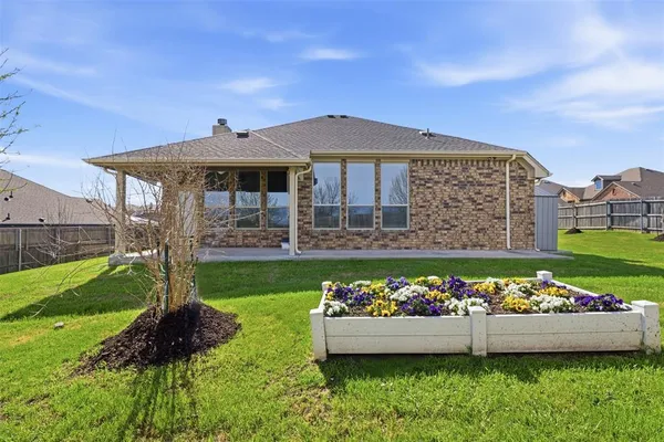a house view with a outdoor space