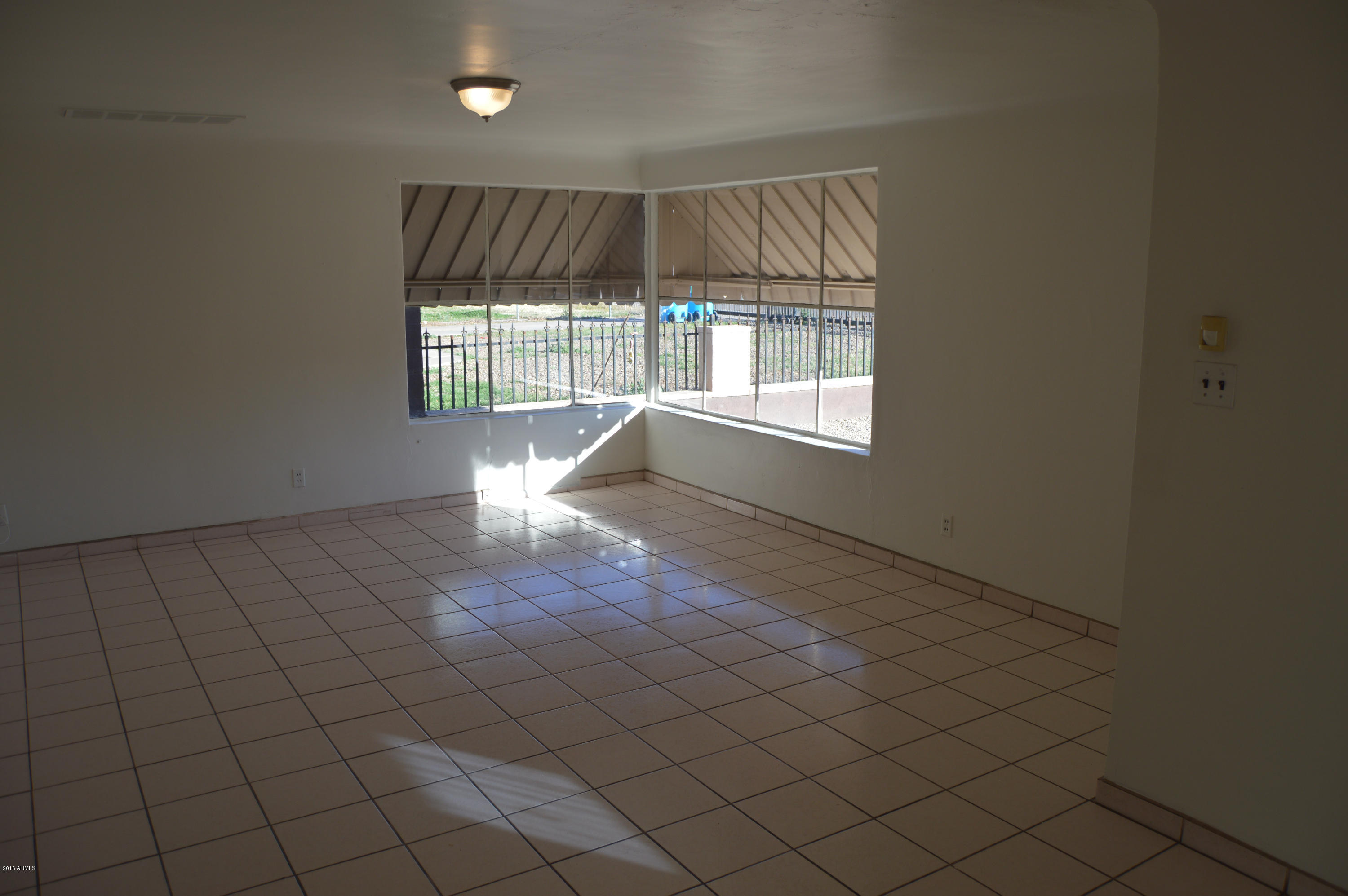 1818 East Monte Vista Road Phoenix, AZ 85006 - Photo 5 of 16 Great Room