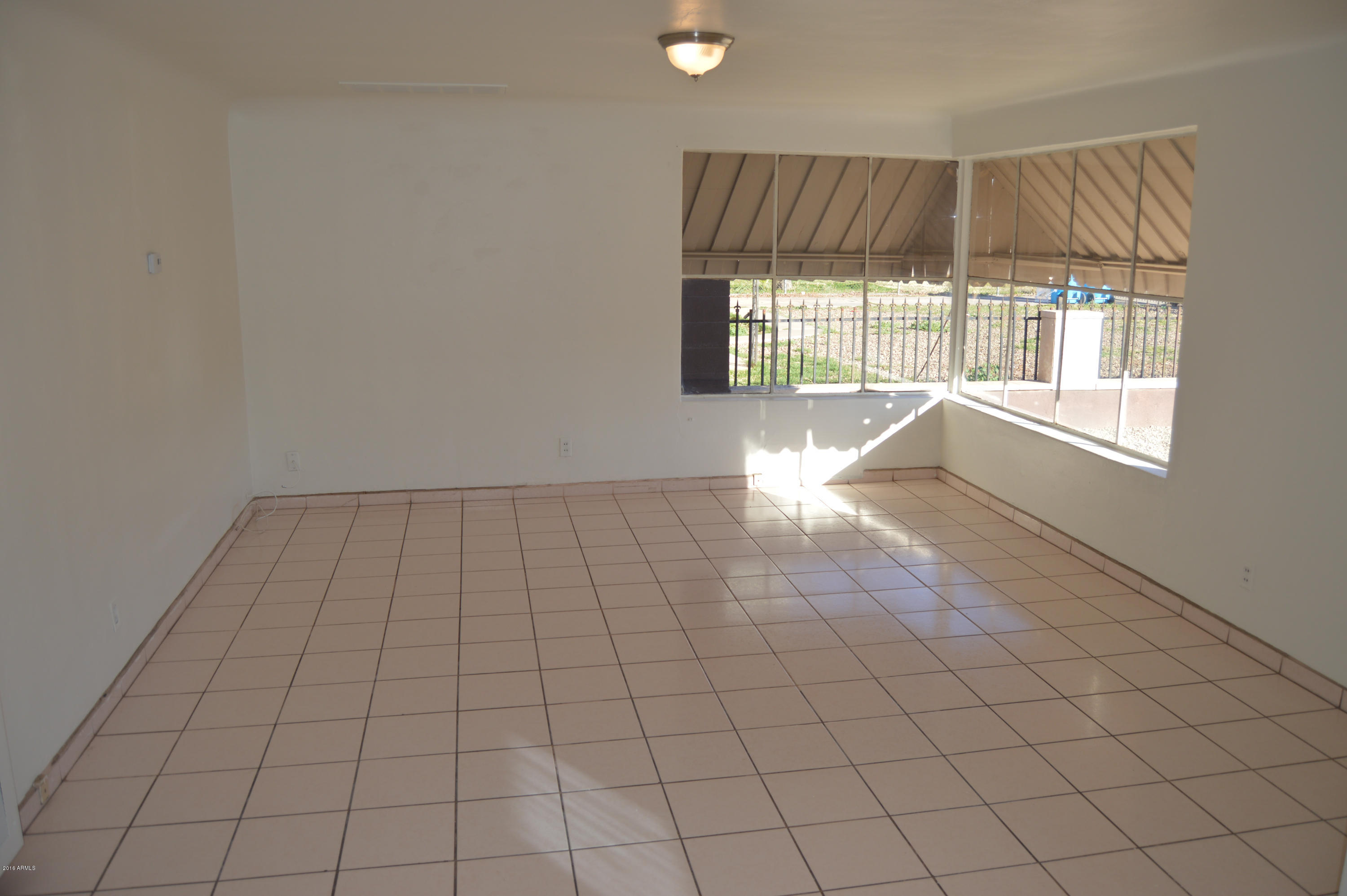 1818 East Monte Vista Road Phoenix, AZ 85006 - Photo 6 of 16 Great Room