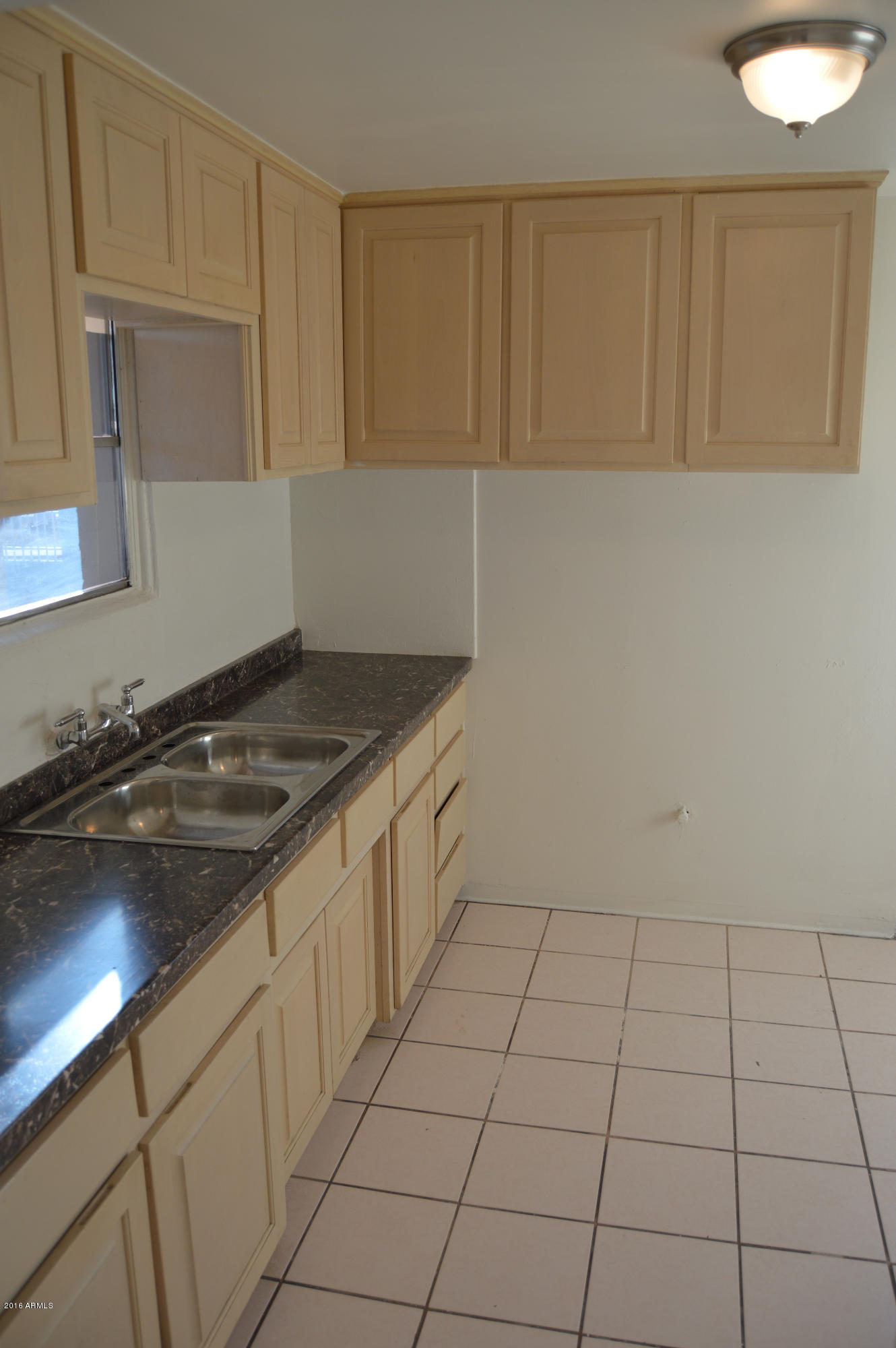 1818 East Monte Vista Road Phoenix, AZ 85006 - Photo 8 of 16 Kitchen