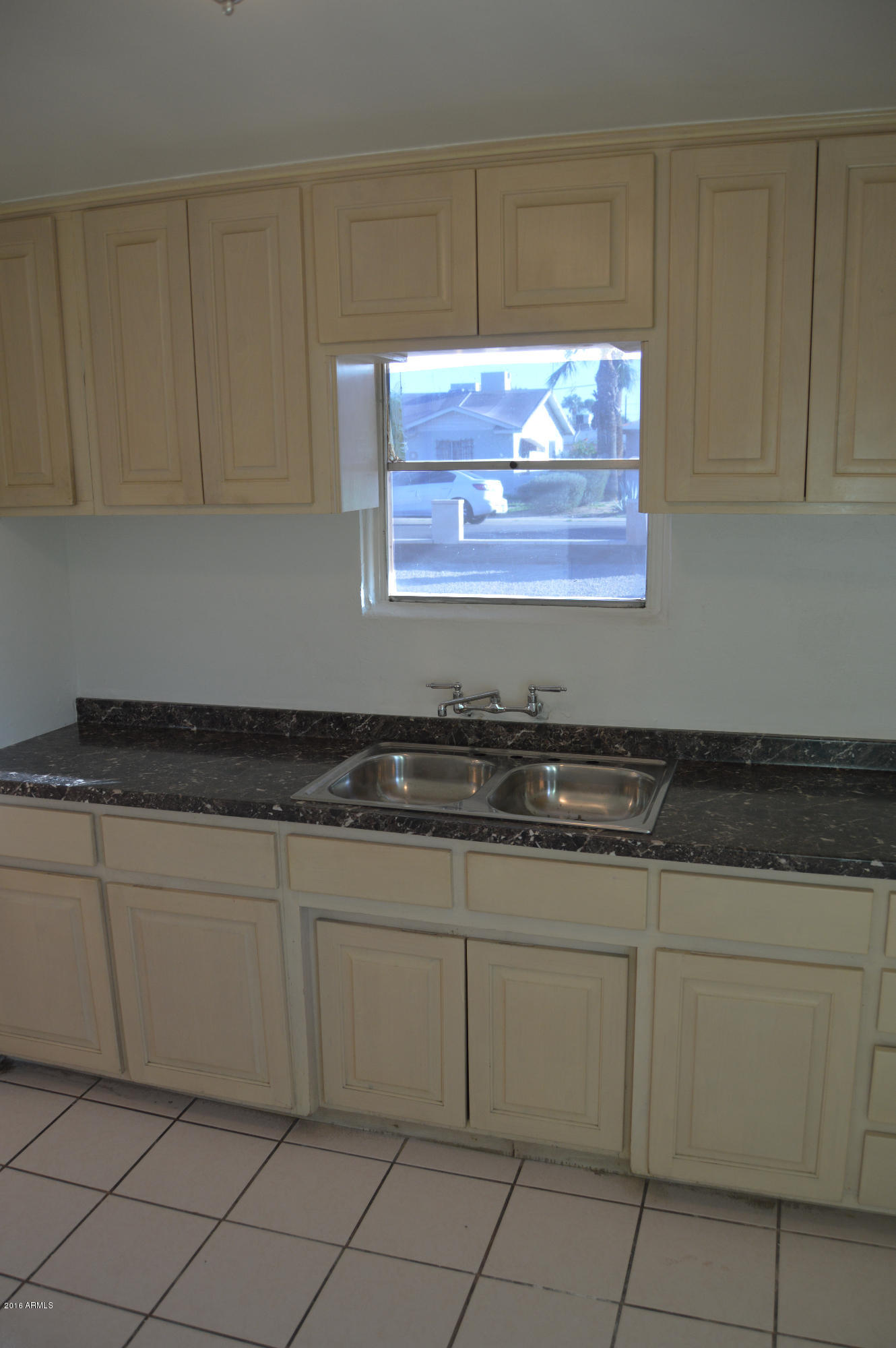 1818 East Monte Vista Road Phoenix, AZ 85006 - Photo 10 of 16 Kitchen