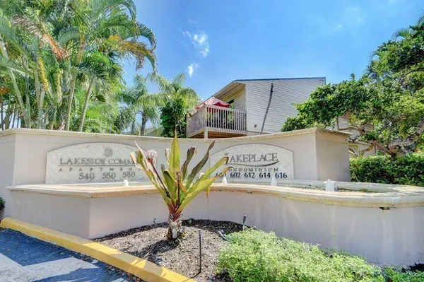 $2,200 | 600 Executive Center Drive, Unit 104, West Palm Beach, FL 33401