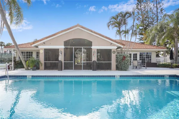 $2,200 | 600 Executive Center Drive, Unit 104, West Palm Beach, FL 33401