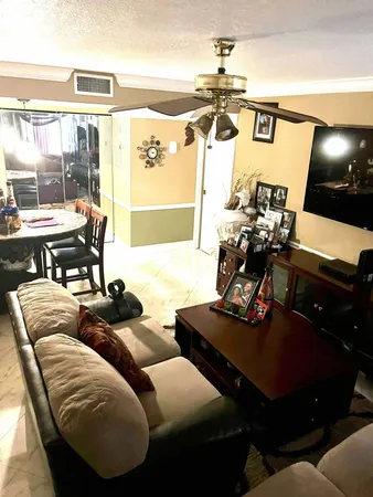 $2,200 | 600 Executive Center Drive, Unit 104, West Palm Beach, FL 33401