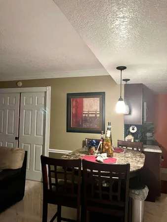 $2,200 | 600 Executive Center Drive, Unit 104, West Palm Beach, FL 33401