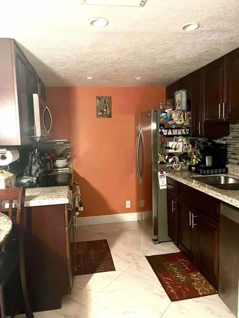 $2,200 | 600 Executive Center Drive, Unit 104, West Palm Beach, FL 33401