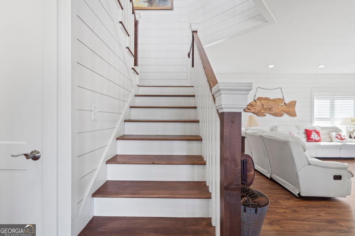 392 Big Oconee River Road Sparta, GA 31087 - Photo 32 of 69 a view of entryway and hall