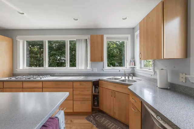 $629,900 | 985 North North Main Street, Winterport, ME 04496