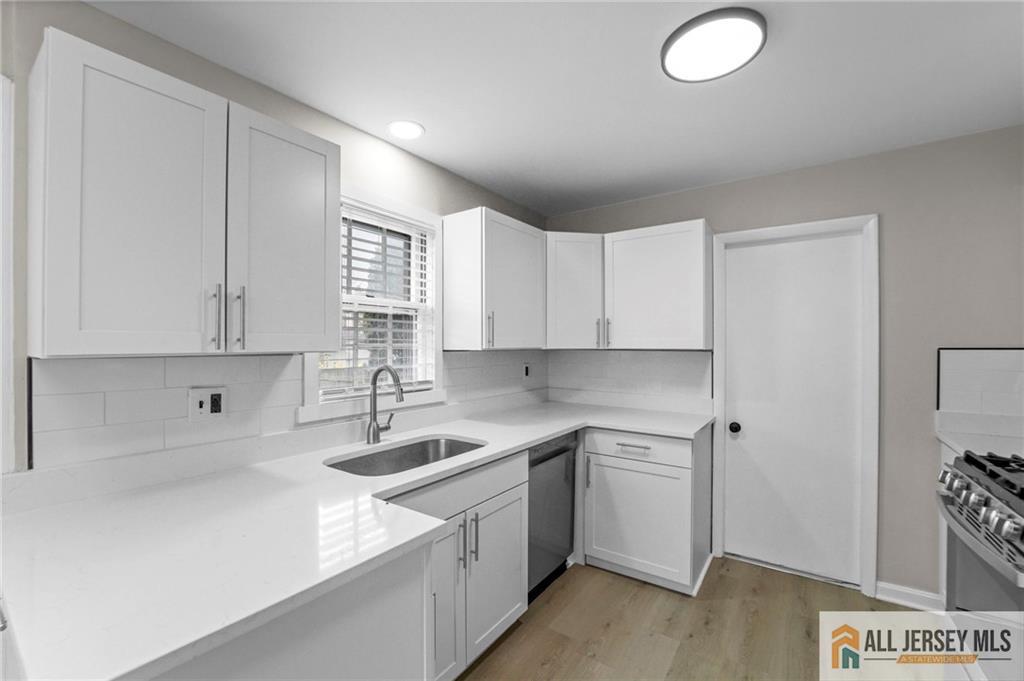 1843 Nottingham Way Hamilton, NJ 08619 - Photo 4 of 14