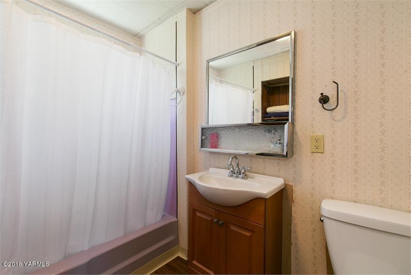 200 East Evans Road Wapato, WA 98951 - Photo 17 of 19 a bathroom with a sink and a mirror