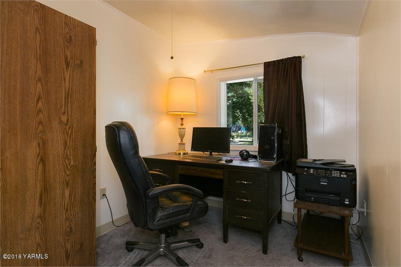 200 East Evans Road Wapato, WA 98951 - Photo 18 of 19 a view of a workspace with furniture and a window