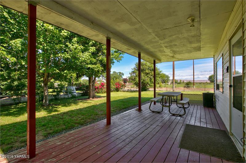 200 East Evans Road Wapato, WA 98951 - Photo 3 of 19 a view of a deck with wooden floor and fence