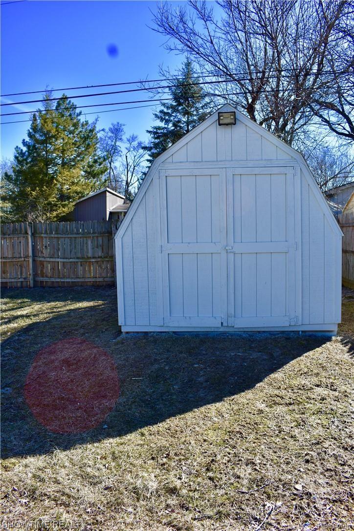 3065 York Road Rochester, MI 48309 - Photo 43 of 46 fullsizeoutput_725.jpeg