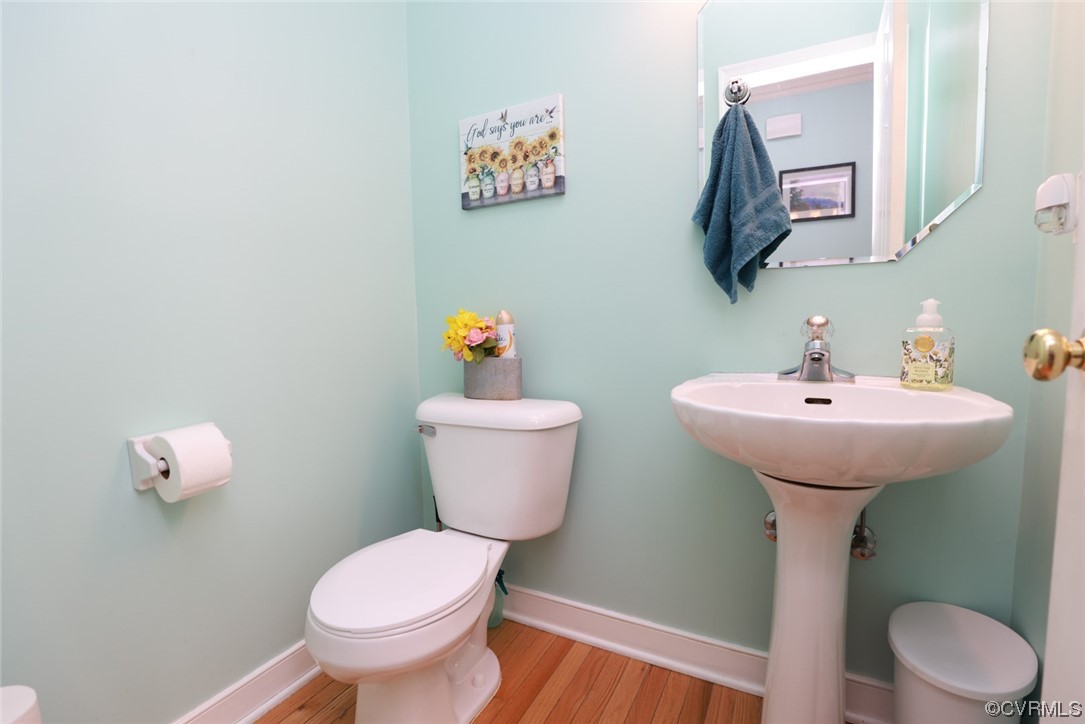 13906 Sagebrook Road Midlothian, VA 23112 - Photo 18 of 50 a bathroom with a toilet sink and mirror