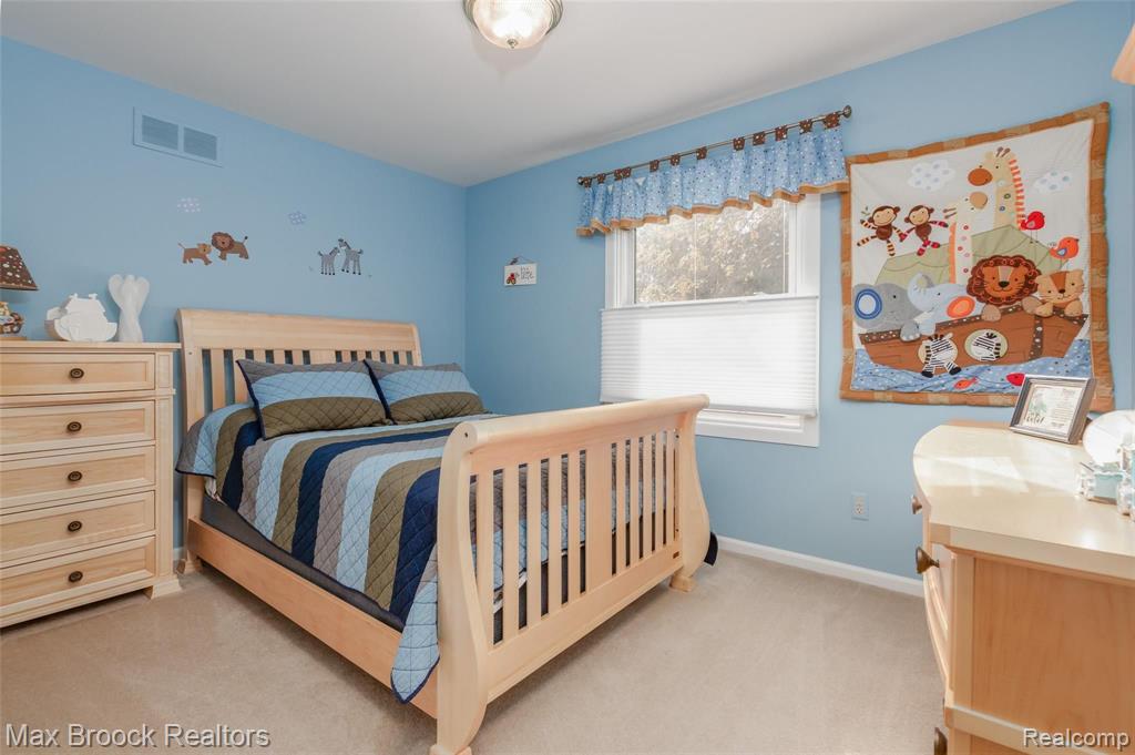 313 Lake Forest Road Rochester Hills, MI 48309 - Photo 23 of 32