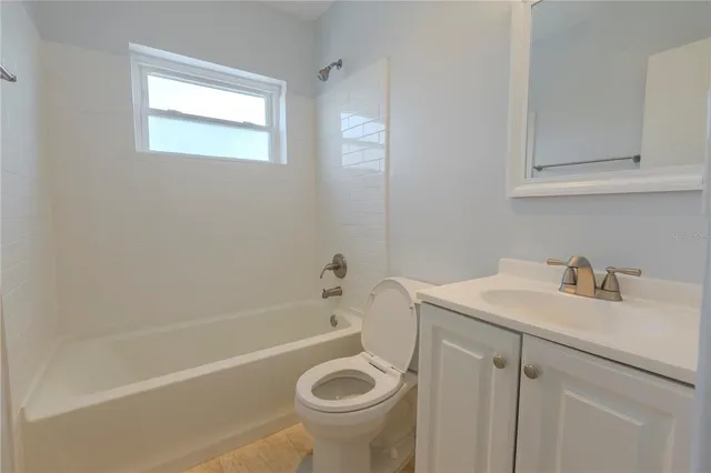 a picture of street with view of residential houses