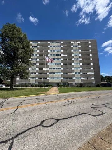 $68,000 | 1100 Erie Avenue, Unit 206, Evansville, IN 47715