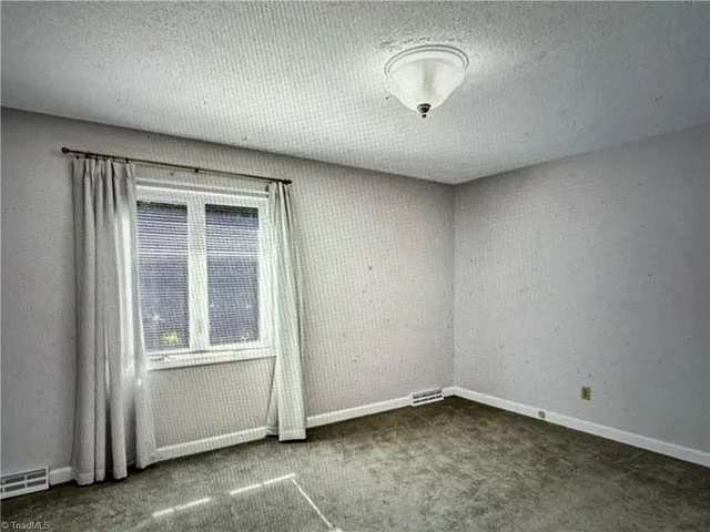 $3,500 | 904 Fairidge Drive, Jamestown, NC 27282