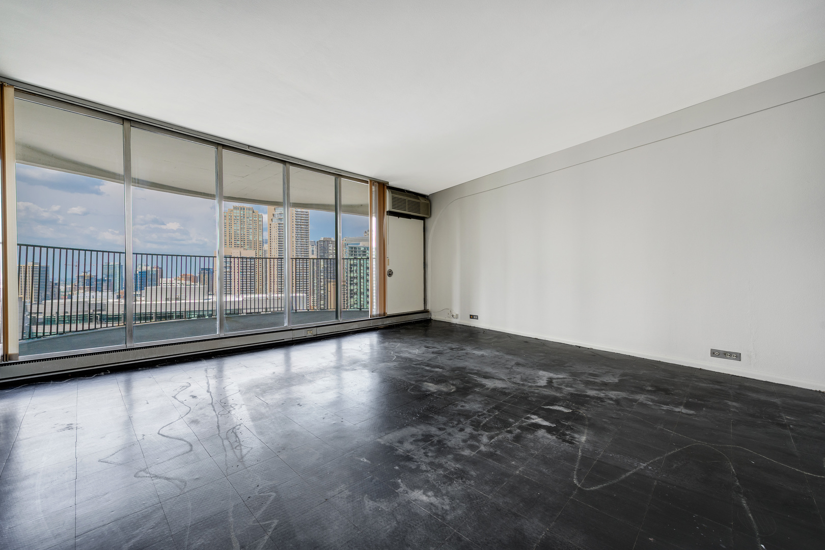 300 North State Street, Unit 3128 Chicago, IL 60654 - Photo 3 of 20 a view of empty room with wooden floor