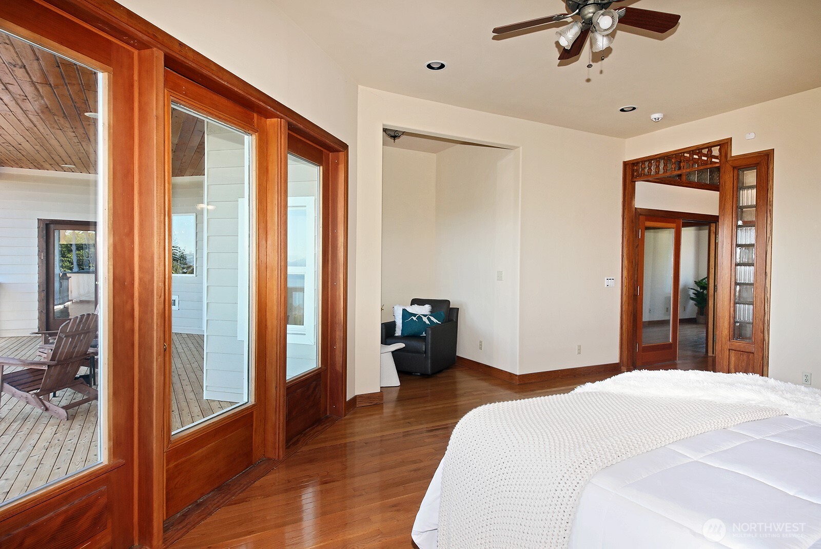 4617 Tanner View Drive Clinton, WA 98236 - Photo 11 of 32