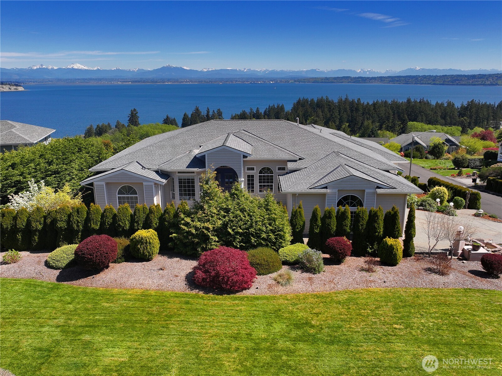 4617 Tanner View Drive Clinton, WA 98236 - Photo 3 of 32