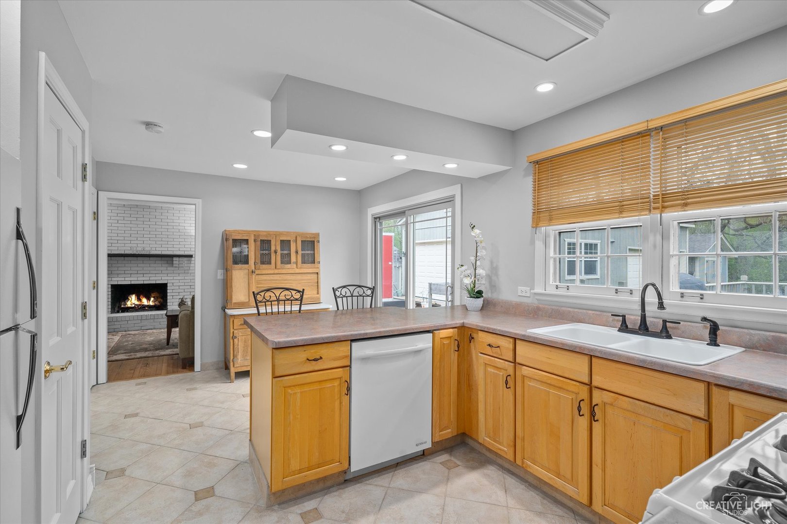 3741 Sterling Road Downers Grove, IL 60515 - Photo 8 of 39 Gallery Image 8