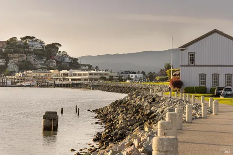 $3,177,000 | 403 Paradise Drive, Tiburon, CA 94920