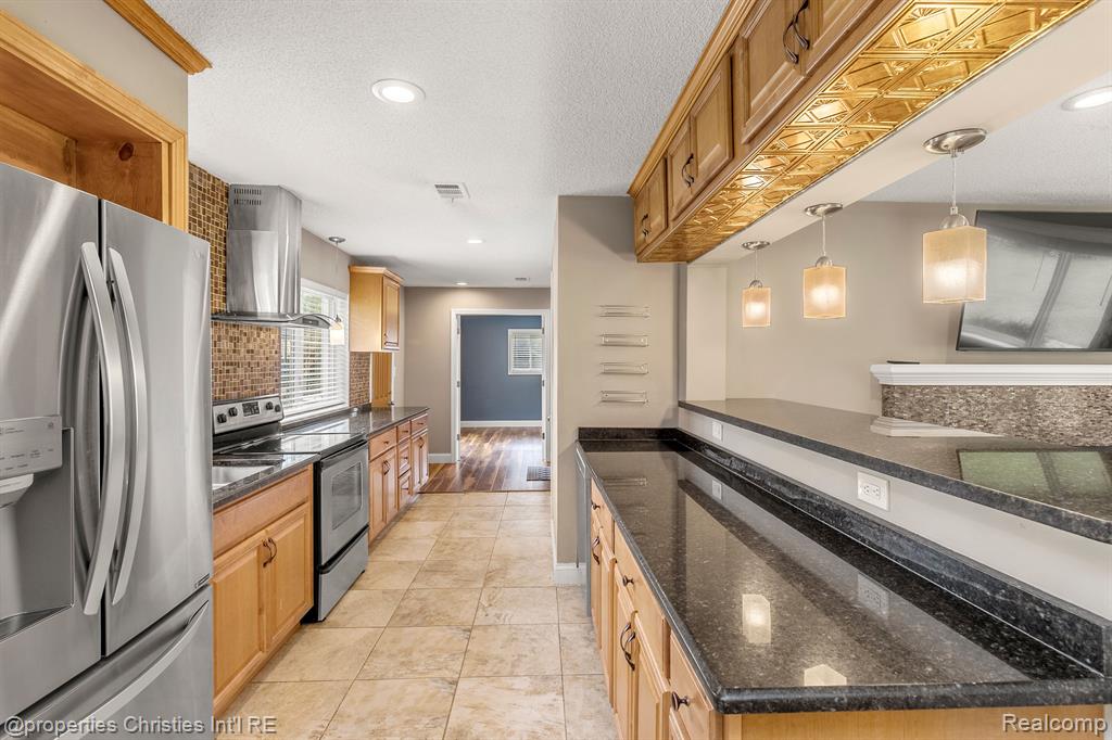 176 Barrington Road Bloomfield Hills, MI 48302 - Photo 11 of 41