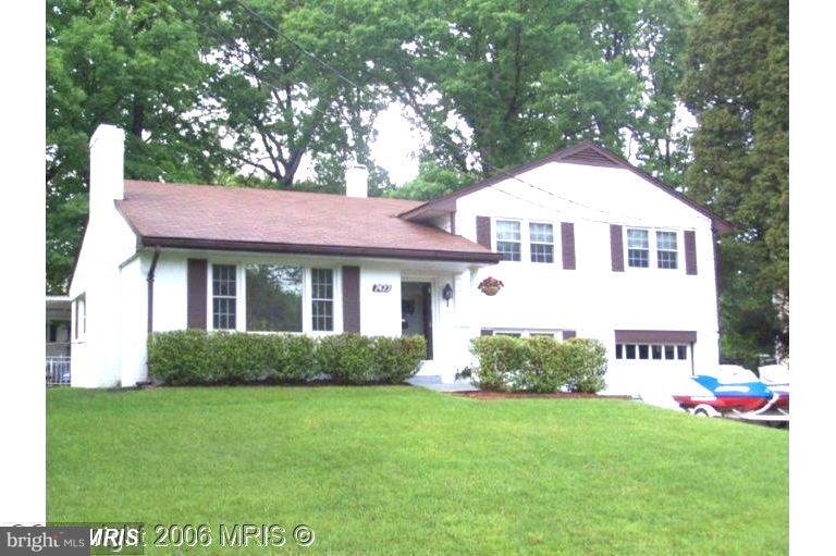 7422 Chatham Street Springfield, VA 22151 - Photo 2 of 30 a front view of a house with a garden