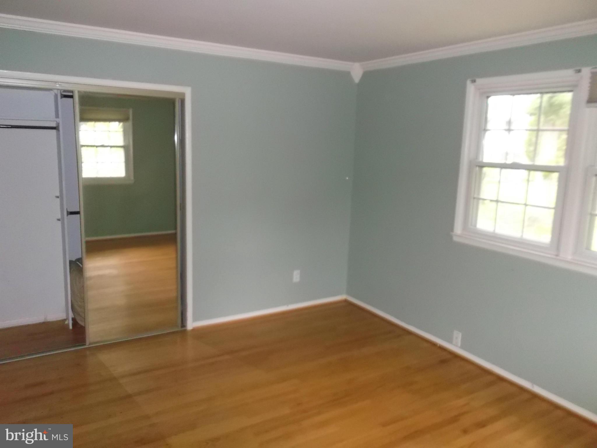 7422 Chatham Street Springfield, VA 22151 - Photo 20 of 30 an empty room with windows and closet
