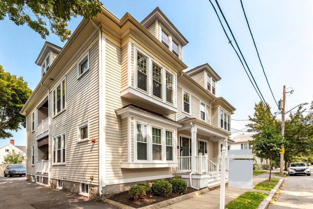 16.5 Holly Street, Unit 2L Salem, MA 01970 - Photo 2 of 20
