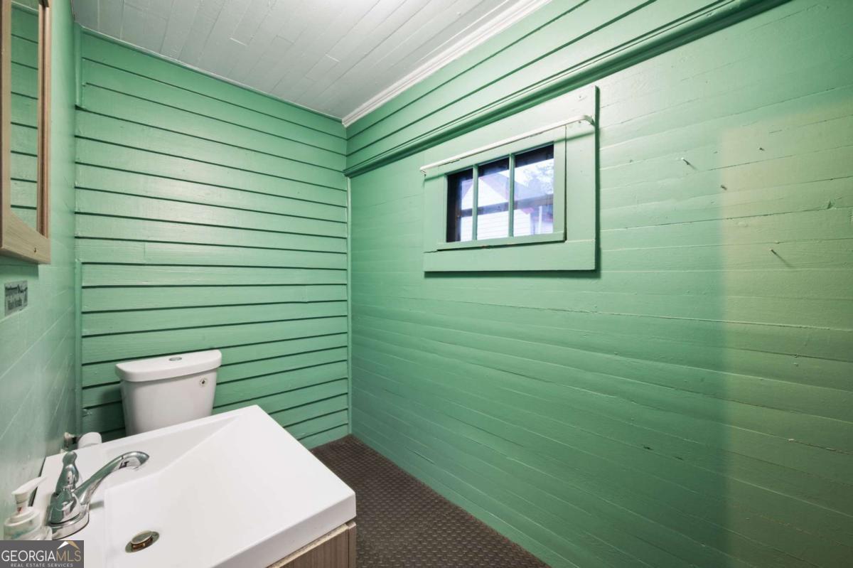 3852 New MacLand Road Powder Springs, GA 30127 - Photo 17 of 23 a bathroom with a toilet and a sink