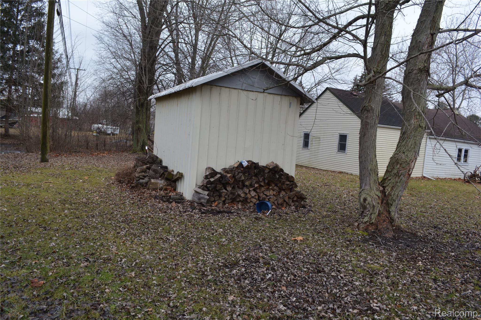 30367 Fort Road Rockwood, MI 48173 - Photo 10 of 35 30367 Fort St (10).JPG