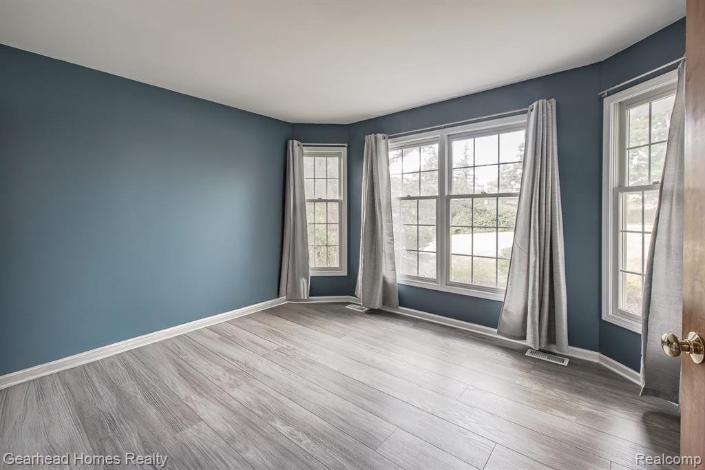8088 Denton Hill Road Fenton, MI 48430 - Photo 17 of 56