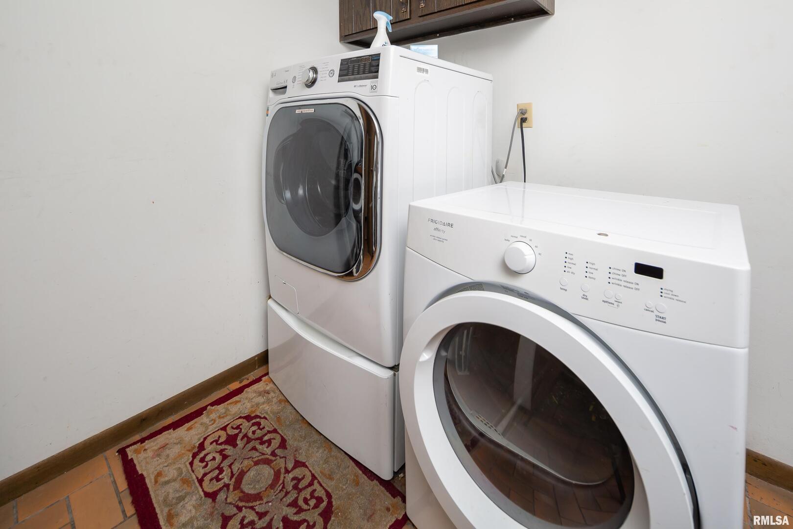 3623 34th Street Moline, IL 61265 - Photo 22 of 22 a utility room with dryer and washer