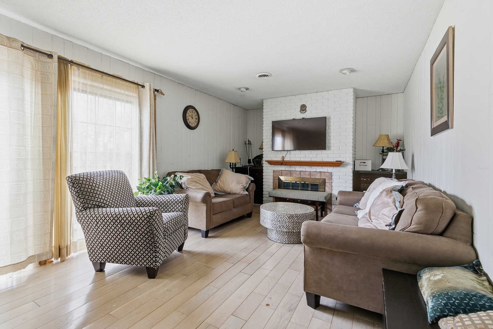3623 34th Street Moline, IL 61265 - Photo 10 of 22 a living room with furniture and a flat screen tv