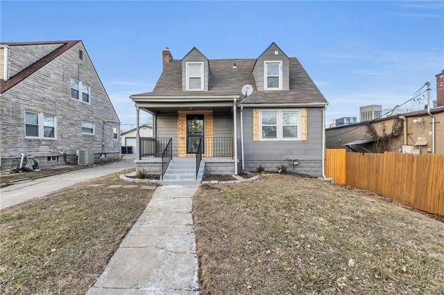 $189,900 | 936 East Gregory Boulevard, Kansas City, MO 64131