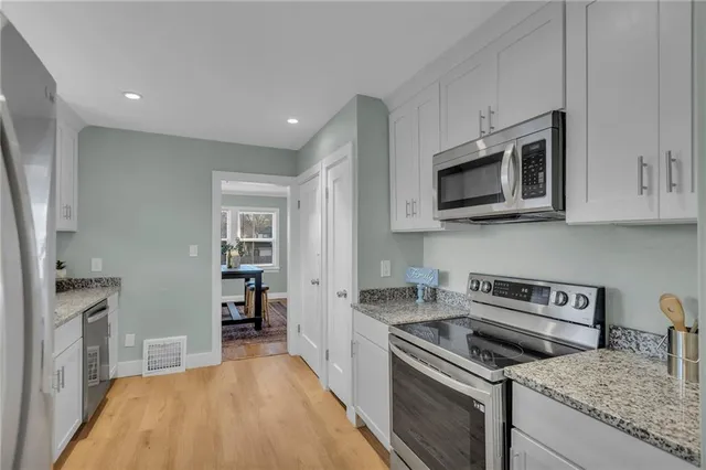 $189,900 | 936 East Gregory Boulevard, Kansas City, MO 64131